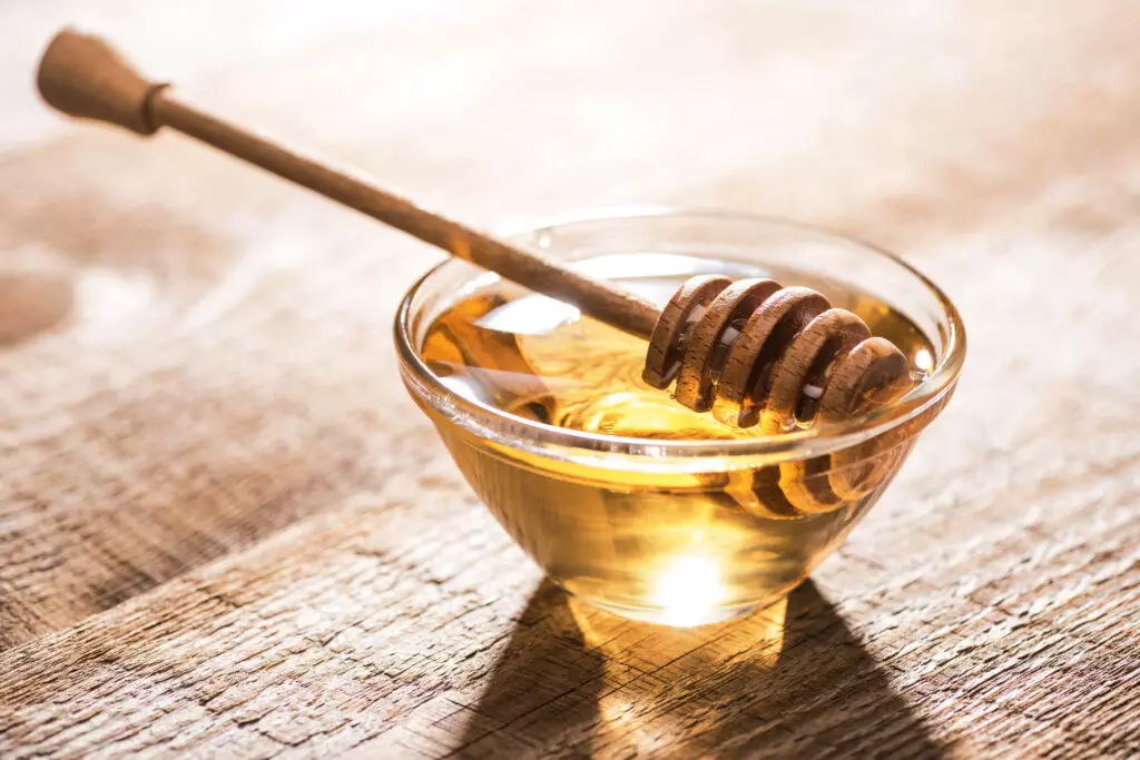 La miel no es saludable y tiene mucha azúcar